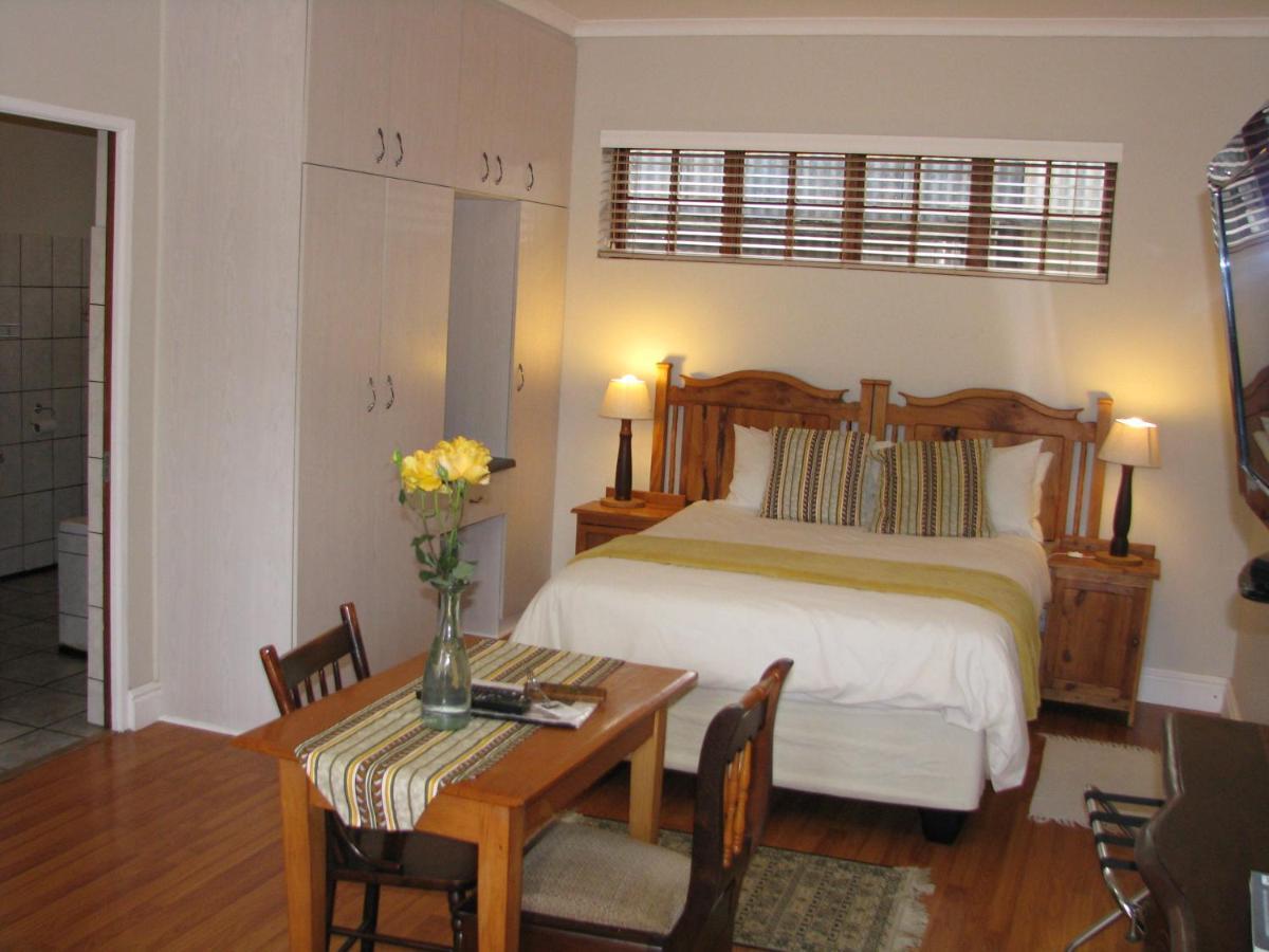 Kaiser'S B&B Grahamstown Bagian luar foto
